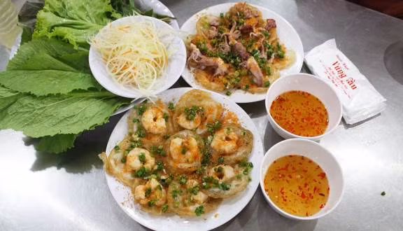 Bánh khọt mang hương vị dân dã, rất được nhiều du khách yêu thích. Ảnh: mytourcdn.