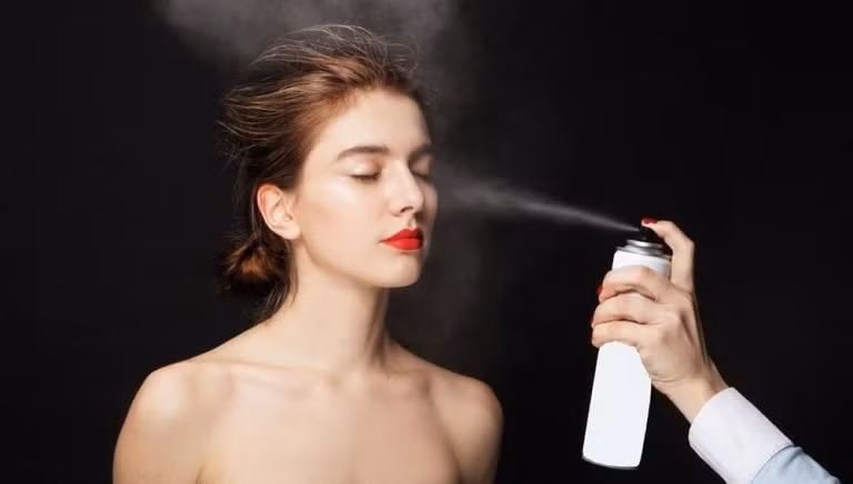 Số lần sử dụng xịt khoáng trung bình mỗi ngày từ 2 đến 3 lần. Ảnh: truemart.