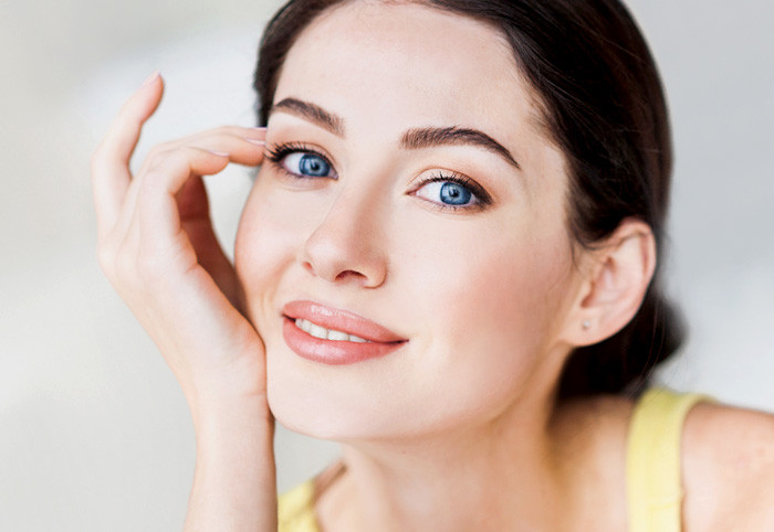 Trong quá trình kiểm tra sức khỏe này, bạn có thể sẽ cần lấy mẫu máu và nước tiểu, trải qua các xét nghiệm về tim và phổi,...Ảnh: dailyvanity.