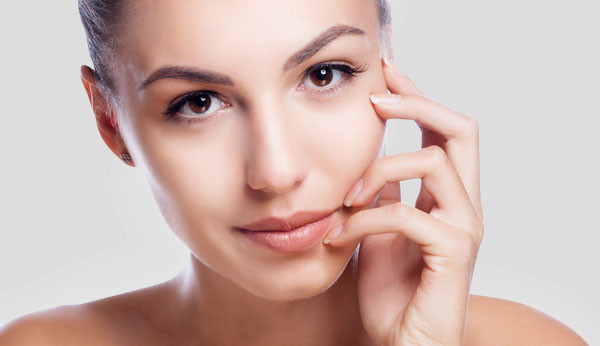 Việc kiểm tra mắt toàn diện sẽ giúp đánh giá các dấu hiệu sớm của một số tình trạng và rối loạn mắt phổ biến, bao gồm thoái hóa điểm vàng liên quan đến tuổi tác, bệnh tăng nhãn áp, đục thủy tinh thể, bệnh mắt do tiểu đường, khô mắt và thị lực kém. Ảnh: drjenniferwalden.