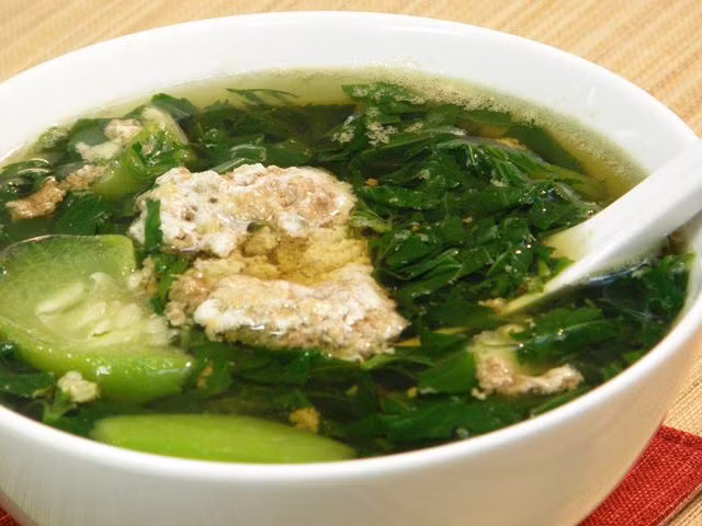 Trời nóng, người có bệnh này cần kiêng cua đồng vì rất độc Troi nong, nguoi co benh nay can kieng cua dong vi rat doc