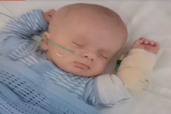 Bé trai 9 tuần tuổi chảy máu não do cha thường xuyên rung lắc Be trai 9 tuan tuoi chay mau nao do cha thuong xuyen rung lac