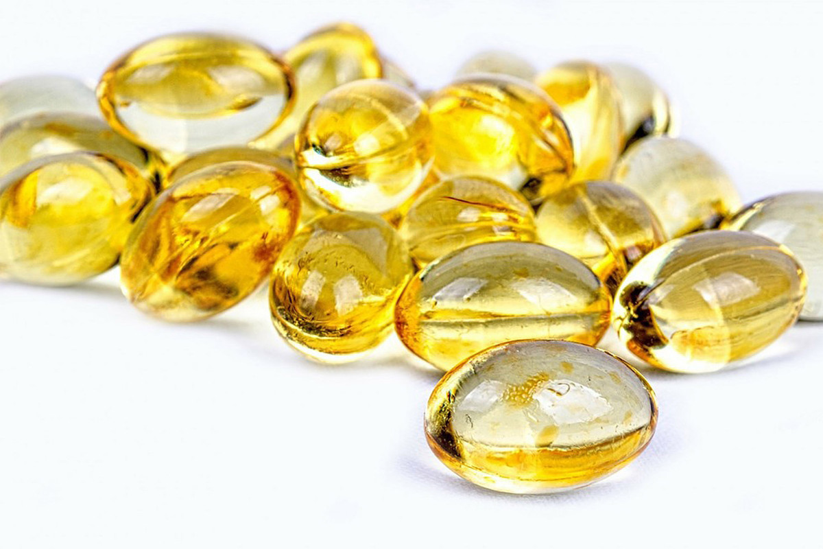 Ngoài ra, vitamin D bảo vệ chống ung thư, huyết áp cao và tiểu đường loại I trong khi thiếu hụt dẫn đến xương mềm. Tuy nhiện, quá nhiều vitamin D có thể hại cho sức khỏe vì vậy bạn cần duy trì chế độ ăn cân bằng và điều độ.