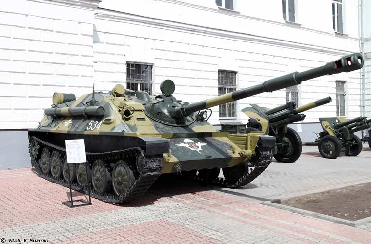 Cả ASU-57 và ASU-85 đều mắc phải nhược điểm là giáp quá mỏng, trong khi hỏa lực không quá mạnh - chỉ chi viện bộ binh và chống thiết giáp. Cho nên hầu như chúng chỉ phục vụ trong thời gian không quá 10 năm rồi ngay sau đó bị thay thế. Ảnh: khẩu pháo tự hành đổ bộ đường không ASU-85 tại Bảo tàng lịch sử bộ đội đổ bộ đường không Ryazan.