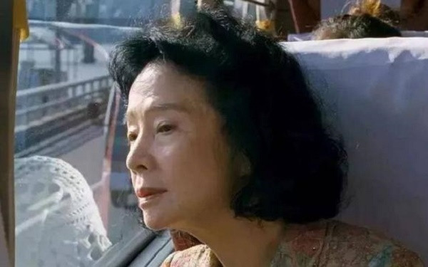 Các mối quan hệ bạn bè. Không thể phủ nhận rằng, những mối quan hệ xã hội đem lại cho chúng ta sự thành công và thuận lợi trong cuộc sống. Người ở tuổi trung niên chắc chắn có không ít mối quan hệ. Tuy nhiên, bạn thực sự không cần phải thể hiện với mọi người những mối quan hệ rộng rãi của bản thân. 