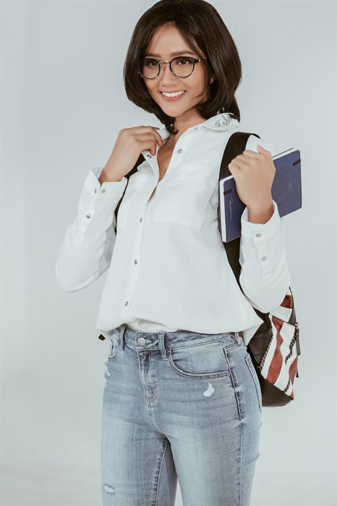 Hoa hậu H’Hen Niê trông trẻ trung với mái tóc tỉa dài tự nhiên