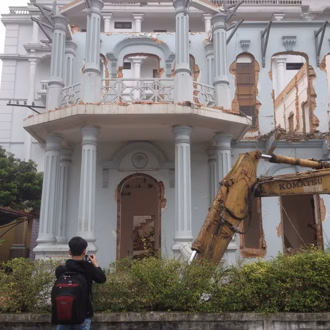 Pha biet thu 100 nam tuoi o Hue