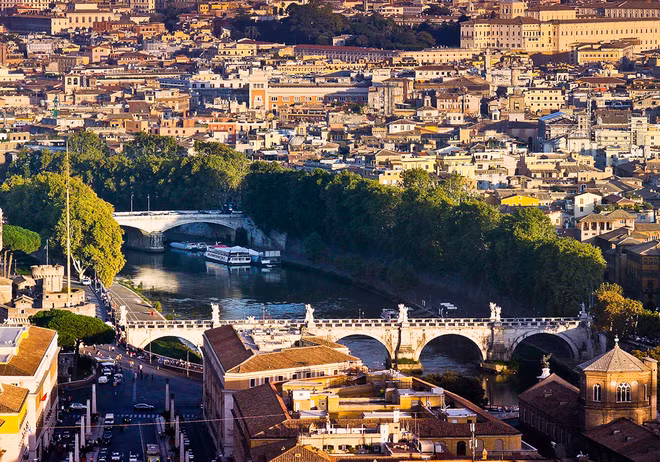 Về sau, nhiều người báo cáo nhìn thấy hồn ma của Beatrice Cenci. Hồn ma này thường xuất hiện mỗi năm vào ngày 11/9.