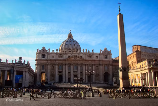 Điều rùng rợn hơn là hồn ma người phụ nữ này thường xuất hiện trong hình dáng đáng sợ là chiếc đầu ở dưới cánh tay.