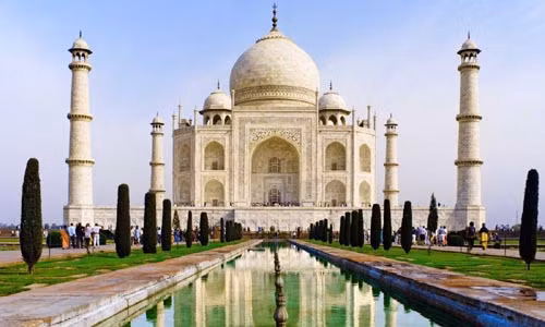 Lăng Taj Mahal ở Ấn Độ là một trong những công trình mang tính biểu tượng thế giới. Một số chuyên gia lo ngại kiệt tác kiến trúc này có thể biến mất do xói mòn và ô nhiễm.