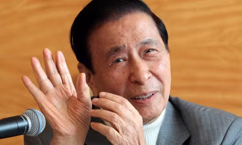 Ty phu Lee Shau Kee va doc chieu “dung tien de kiem tien