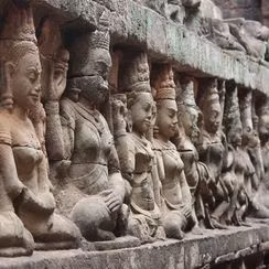 Chuyên gia Penny cho hay: "Đó là hệ thống thủy lợi có một không hai trên Trái Đất". Nước và sự kiểm soát nước đóng vai trò tôn giáo trong xã hội Angkor. Nước không chỉ đóng vai trò quan trọng trong nông nghiệp mà còn gắn chặt với quyền lực của nhà vua.