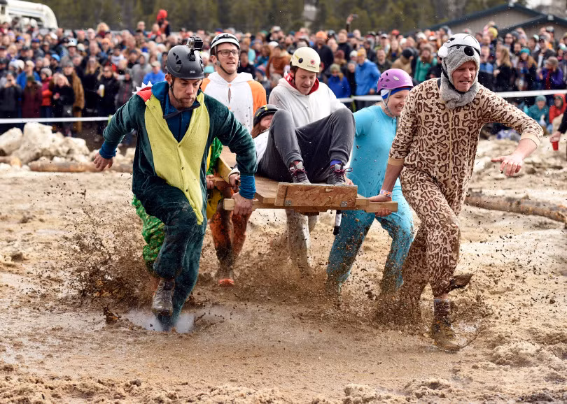 Lễ hội đặc biệt này thu hút đông người tham gia để ăn mừng sự kiện tìm ra xác ướp lạnh chờ hồi sinh của Bredo Morstoel.