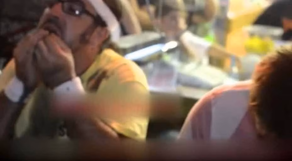 Edward Archbold, 32 tuổi, ở West Palm Beach, Mỹ đã tử vong sau khi ăn hàng chục con gián và giun trong một cuộc thi ăn sâu bọ.