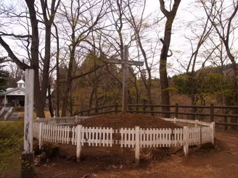 Tại đây, Chúa Jesus kết hôn và có 3 người con. Ngay nay, nhiều du khách đến làng Shingo để ghé thăm một ngôi đền mang tên Chúa Jesus bởi sau khi qua đời, Chúa Jesus được chôn cất tại đây.