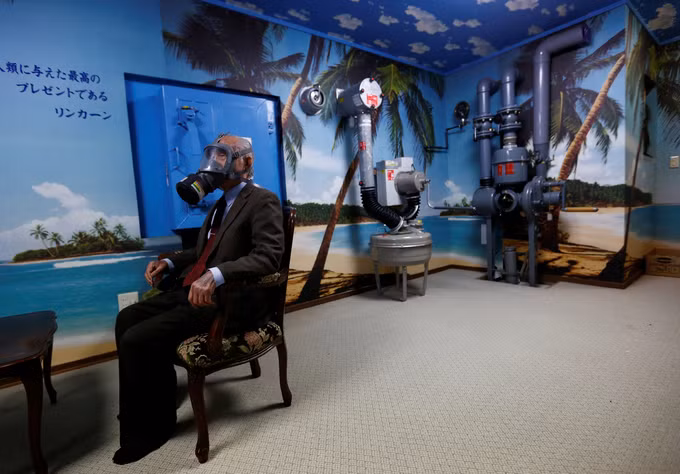 Công ty của CEO Nishimoto chuyên cung cấp dịch vụ xây hầm trú ẩn dưới lòng đất để tránh bom hạt nhân. Ông cho biết chỉ trong tháng 4 họ đã nhận được 8 đơn đặt hàng.