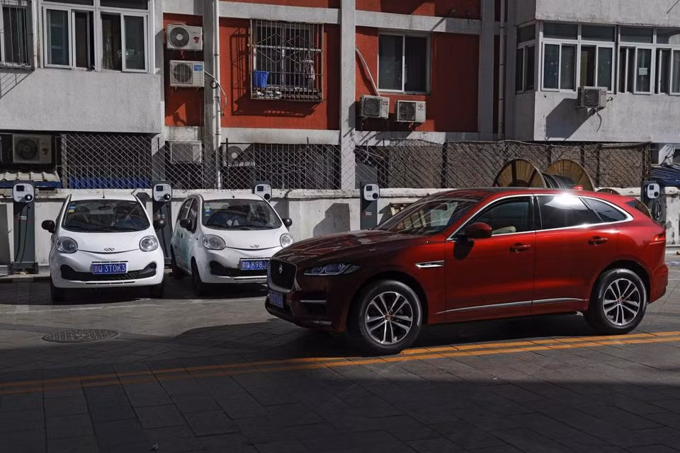 Chính quyền Bắc Kinh cũng đưa ra giải pháp bốc thăm để mua ô tô với giới hạn 1 năm chỉ có 240.000 xe mới được phép lưu thông.