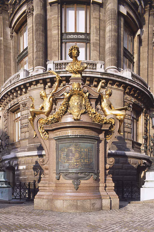 Trong khoảng thời gian 15 năm (từ năm 1853 - 1868), Nam tước Haussmann đã gần như hoàn thành các kế hoạch đưa Paris từ một đô thành trung cổ, chật chội và bẩn thỉu trở thành một thủ đô hiện đại, sạch đẹp với những đại lộ thẳng tắp chạy xuyên qua thành phố. Nhờ vậy mà Paris đã có những bước chuyển mình lớn, từng bước trở thành kinh đô ánh sáng nổi tiếng thế giới như ngày nay.