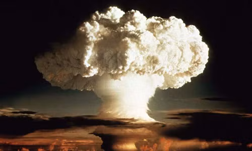 Nghi vấn nhiều nhất đổ dồn về Israel hay Nam Phi. Các nhà khoa học hoài nghi một trong 2 quốc gia này thực hiện hoặc do cả hai quốc gia này cùng thực hiện vụ thử bom nguyên tử trên. Tuy nhiên, không có quốc gia nào đứng ra thừa nhận thực hiện vụ thử hạt nhân.