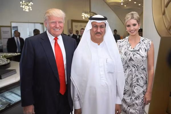 Sau thành công trên, ông Sajwani dấn thân vào thị trường bất động sản ở Dubai. Ông đã từng bước xây dựng đế chế bất động sản mang tên mình từ việc xây dựng các khách sạn cũng như mua bất động sản trong khu trung tâm nhằm phục vụ cho giới đầu tư đang đổ bộ Các tiểu vương quốc Ả-rập Thống nhất.