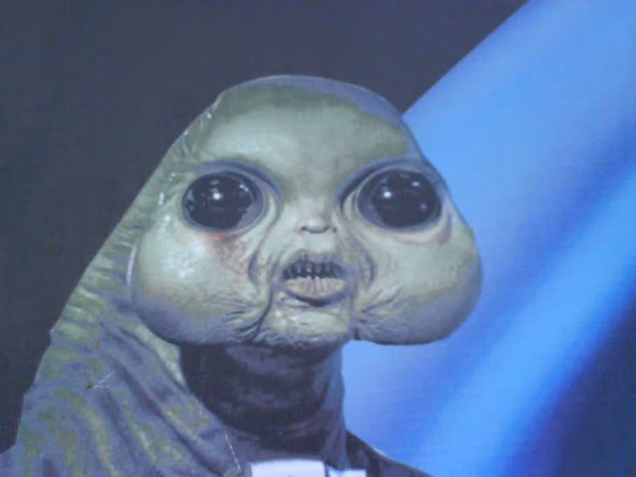 Một số nhà lý thuyết âm mưu cho rằng người ngoài hành tinh từng sinh sống ở Atlantis.