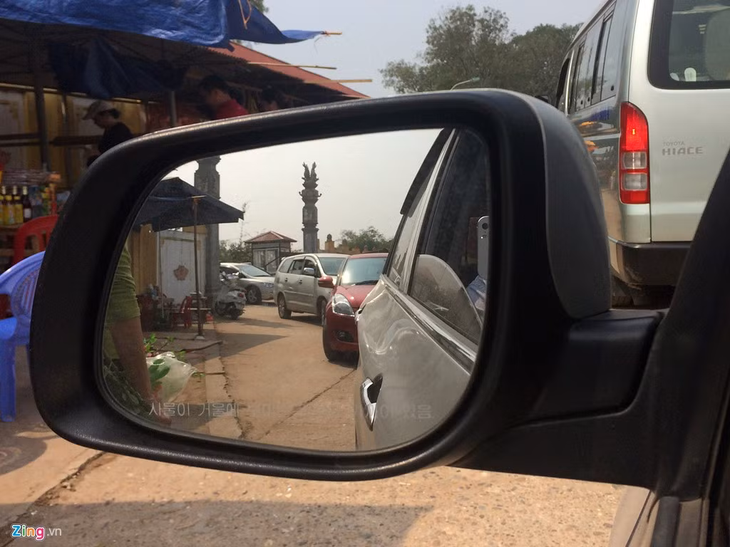 Phí trông giữ ôtô là 20.000 đồng, không tăng so với ngày thường.