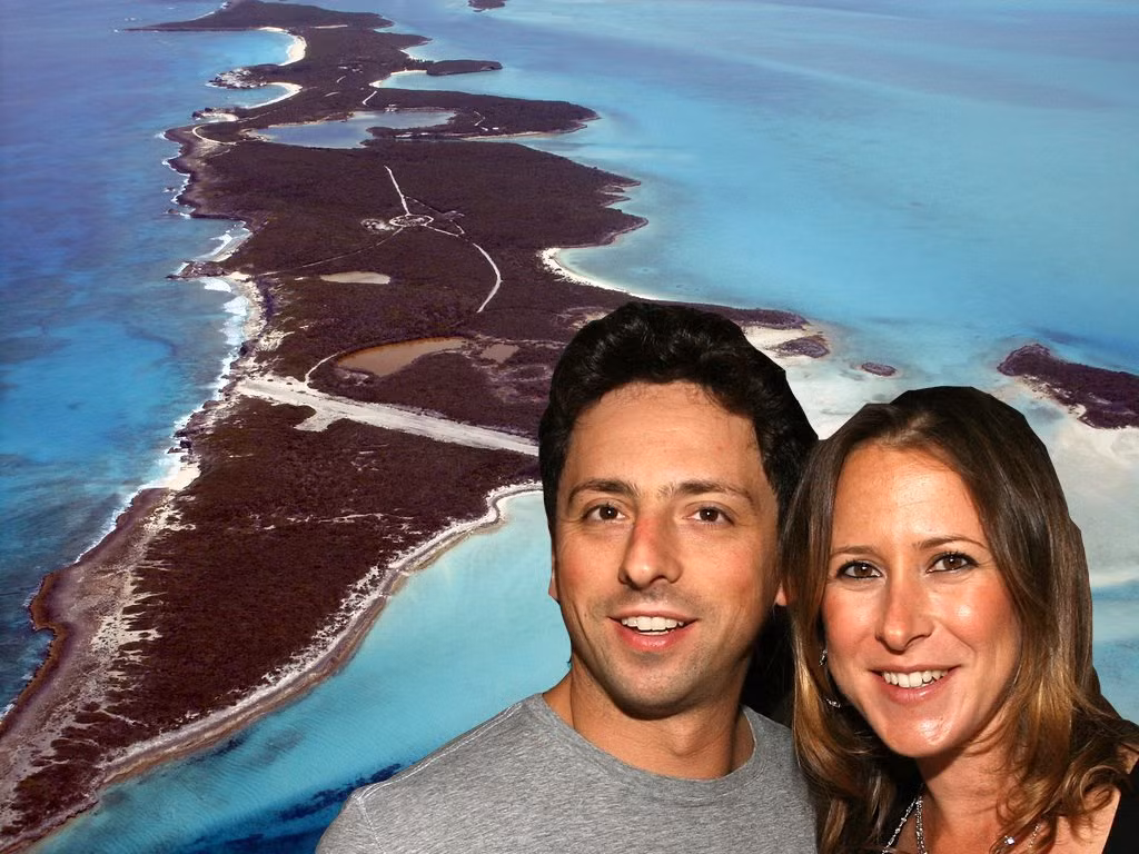 Tuy nhiên, hôn nhân của họ kết thúc sau 8 năm khi Sergey Brin ngoại tình với Amanda Rosenberg - nữ nhân viên trong công ty. Vợ chồng Sergey Brin chính thức ly hôn vào tháng 6/2015. Scandal ngoại tình của Sergey Brin đã ảnh hưởng không nhỏ đến danh tiếng của vị tỷ phú này. Tuy nhiên, những thành công trong sự nghiệp và các hoạt động từ thiện đã giúp vị tỷ phú công nghệ này cải thiện hình ảnh cá nhân đáng kể.