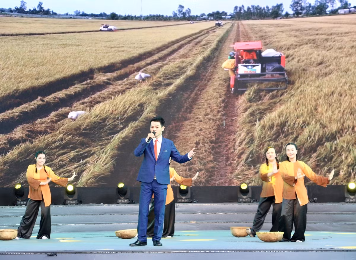 Soi noi “Tieng hat nong thon moi TP HCM” lan thu II nam 2024-Hinh-3