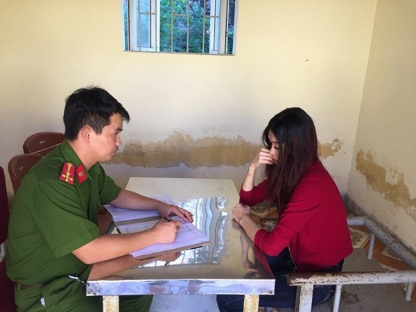 Tại cơ quan điều tra, “má mì” 9x khai nhận đã tìm cách lôi kéo, rủ rê những cô gái ở độ tuổi 9x, 10x… có ngoại hình dễ nhìn để dễ dàng “gắn mác” sinh viên hoạt động trong đường dây của mình.