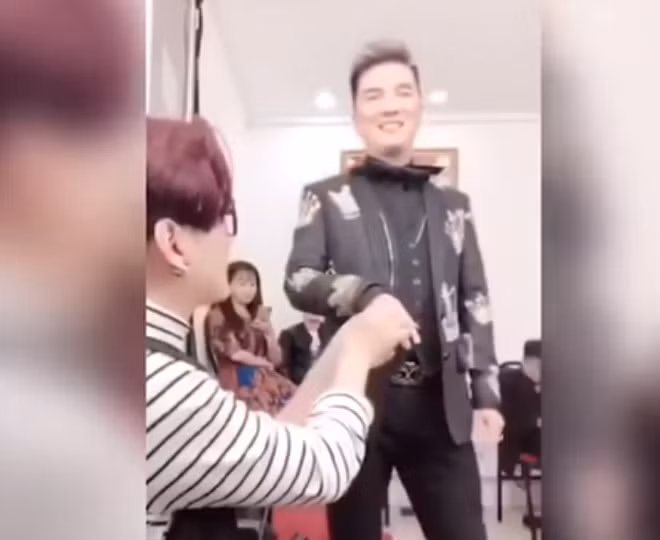 Dam Vinh Hung bi ban than tiet lo cat-xe 'khung' mot dem