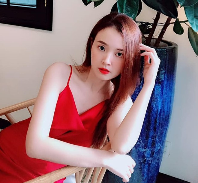 Ở phần bình luận, diễn viên Jun Vũ, Anh Tú, Puka cùng nhiều đồng nghiệp, bạn bè gửi lời chúc đến Midu. Ở tuổi 30, cô được khen vẫn toát lên vẻ trong sáng và dịu dàng. Chuyển hướng từ một hot girl đời đầu sang lĩnh vực đóng phim, Midu ngày càng chứng tỏ được năng lực của mình.