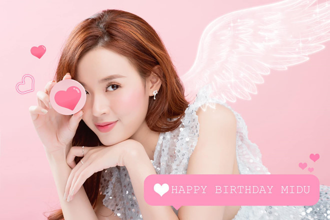 Hôm nay, 5/10, Midu bước sang tuổi mới. Trên tài khoản cá nhân, cô đăng ảnh khoe sắc và chú thích: "Không biết duyên số hay sao mà năm nào đến sinh nhật cũng công việc dồn dập. Không ra mắt phim thì cũng làm vài dự án lớn. Năm nay không ngoại lệ, ra mắt phim và sắp làm một dự án đặc biệt mừng tuổi mới. Sinh nhật năm nay không biết ước gì, chỉ ước luôn được mọi người yêu thương".