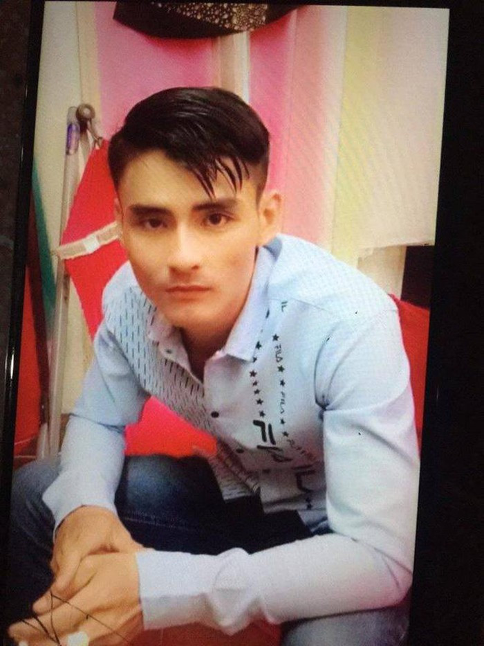 Theo đó, trưa 11/3/2019, Nam đi tới nhà 1 người quen là bà N. (58 tuổi, ngụ tỉnh Long An, là bà ngoại người yêu Nam) ngụ huyện Cần Đước, tỉnh Long An rồi dùng hung khí sát hại người này. Tiếp đến, Nam đi về nhà mình ở xã Tân Hiệp, huyện Hóc Môn, TPHCM. Lúc này, giữa Nam và người mẹ là bà Dân (50 tuổi) xảy ra mâu thuẫn nên Nam dùng hung khí sát hại mẹ tại nhà.