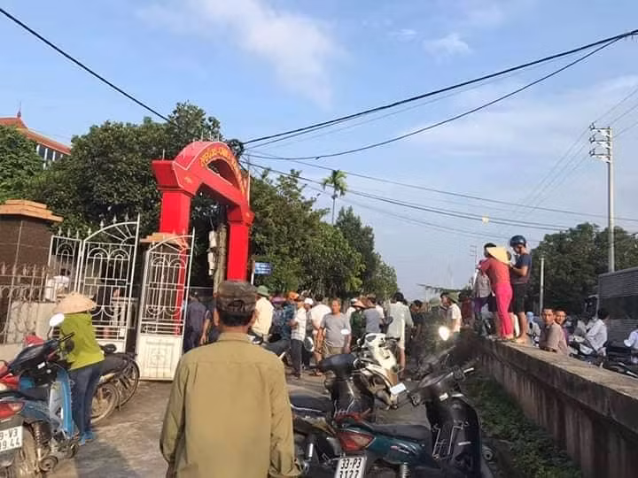 Ha Noi: Dang di duong, cu ong bi nam thanh nien danh tu vong