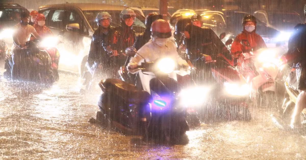 Nguyên nhân khiến đường Nguyễn Hữu Cảnh bị ngập thường xuyên và ngập nặng do bị lún, có nơi bị lún đến 1,2 m. Chính vì vậy, dự án sẽ xử lý vấn đề này bằng cách thi công xử lý nền đường bằng cọc xi măng đất theo công nghệ mới để gia công nền đường.