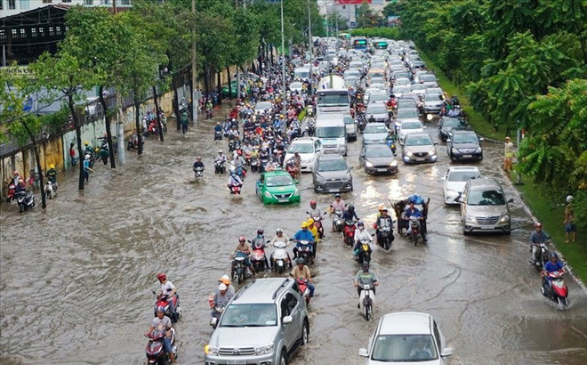 Ngoài ra, đơn vị thi công cũng cải tạo, xây dựng bổ sung hệ thống thoát nước, chiếu sáng, cây xanh, thảm cỏ, công trình hạ tầng kỹ thuật và sửa chữa một số hạng mục khác dọc tuyến đảm bảo mỹ quan đô thị.