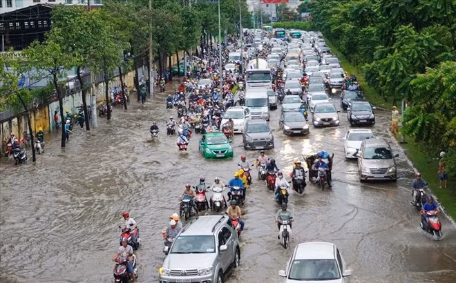 Ngoài ra, đơn vị thi công cũng cải tạo, xây dựng bổ sung hệ thống thoát nước, chiếu sáng, cây xanh, thảm cỏ, công trình hạ tầng kỹ thuật và sửa chữa một số hạng mục khác dọc tuyến đảm bảo mỹ quan đô thị.