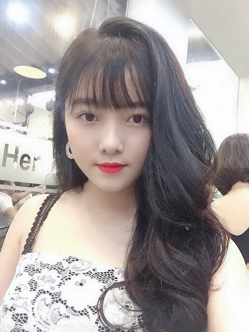 Sau khi bán dâm xong, Nguyễn Thị Lê chia cho Trương Thị Th. và Bùi Thị H. mỗi người 50% số tiền bán dâm mà trước đó đã thỏa thuận với khách.