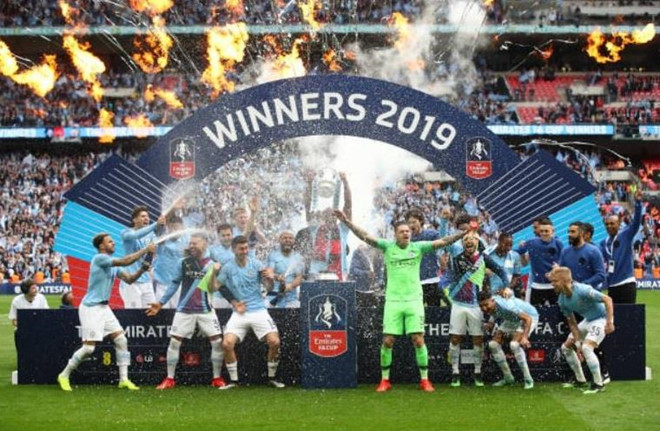 Man City lap cung luc 2 ky tich chua tung co cua bong da Anh