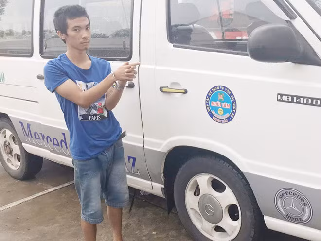 Ga trai song lang thang vao ben xe trom oto 16 cho