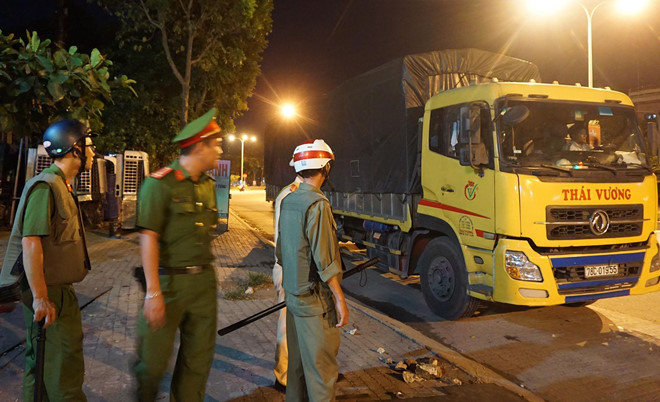 Tai xe cho qua tai co thu tren cabin suot 3 gio