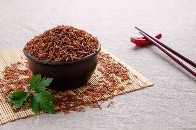 Co nen dung gao lut thay hoan toan gao trang?