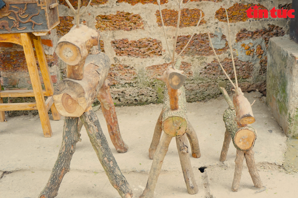 Đến với không gian này, du khách thỏa sức sáng tạo, đem phong cách cá nhân hòa quyện những nét truyền thống của dân tộc thông qua nhiều hoạt động trải nghiệm như: Vẽ ngói, làm diều, làm đèn, làm tranh...