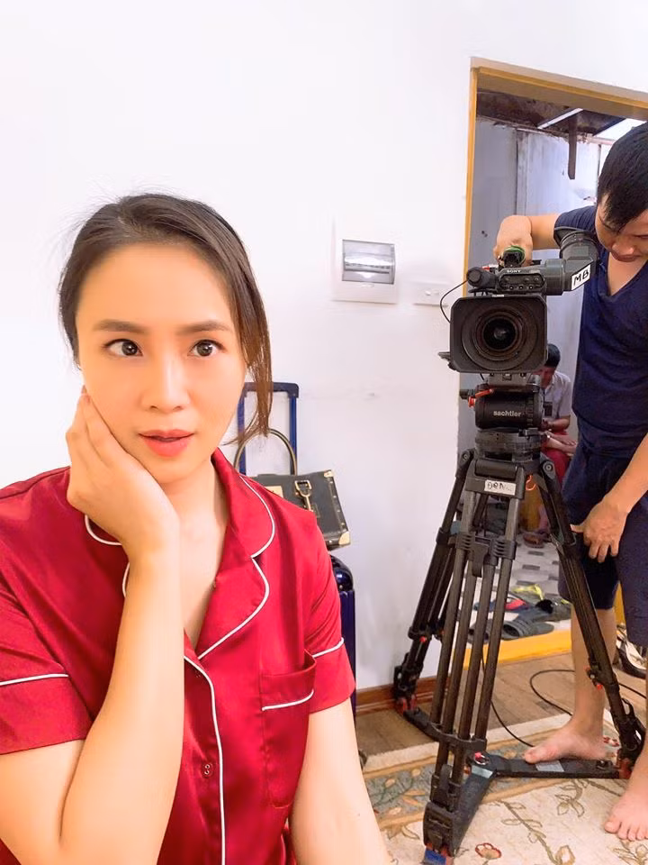 Hồng Diễm khiến khán giả cười bò với tạo hình "kinh điển" chưa từng thấy trên phim này.