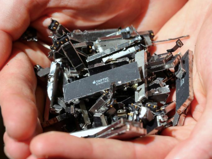 Bat ngo chi tiet qua trinh tai che iPhone da qua su dung-Hinh-3