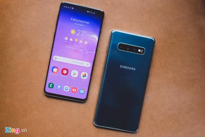 Galaxy S10 đã ngưng bán chính hãng sau gần một năm lên kệ. Vì thế, nếu muốn mua thiết bị, người dùng có thể chọn hàng xách tay (10,4 triệu đồng) hoặc sản phẩm cũ (8,8 triệu đồng). Galaxy S10 là smartphone thuộc phân khúc cao cấp được Samsung giới thiệu tại thị trường Việt Nam vào cuối tháng 2. Thời gian đầu bán ra, smartphone cao cấp có giá 21 triệu đồng.