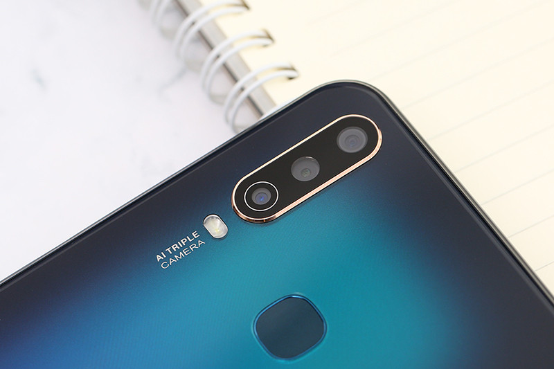 Man nhan Vivo U10 cau hinh pin 