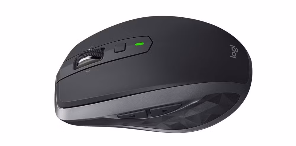 Logitech MX Anywhere 2s. Nếu không thích thiết kế to lớn của MX Master, bạn sẽ hài lòng với kích thước nhỏ nhắn, đúng chất di động của dòng Anywhere 2s với việc bỏ đi một số nút bấm. Chú chuột này trang bị cảm biến 4.000 DPI tương tự MX Master 3, thời lượng pin lên đến 70 ngày, cổng sạc microUSB, công nghệ Bluetooth hoặc receiver USB cho phép kết nối nhiều thiết bị cùng lúc với Logitech Flow. Giá bán sản phẩm cũng tốt hơn nhiều so với dòng MX Master, 55 USD.