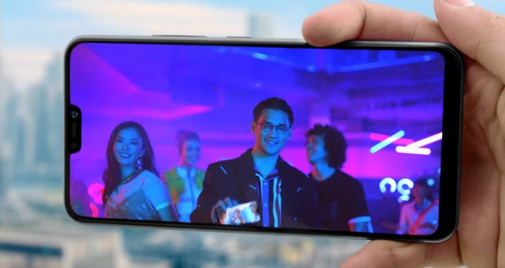 Vivo V9 đánh mạnh vào mảng camera tự sướng để phục vụ nhu cầu của giới trẻ nhiều hơn, có hệ thống camera trước độ phân giải 24 MP, camera AI của máy với khả năng chụp xóa phông đỉnh cao, AR Sticker thời thượng cùng vô số các hiệu ứng làm đẹp cho bạn thỏa sức “sống ảo” trên mạng xã hội.