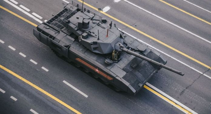 Theo dự tính ban đầu thì các nhà máy quốc phòng Nga sẽ lắp ráp tổng cộng 2.300 xe tăng T-14 Armata, tuy nhiên theo tiến độ giao hàng ban đầu vào năm 2020 thì mốc thời gian trên đã bị chậm trễ.